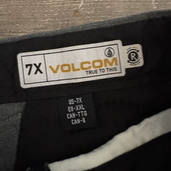Volcom Youth Size 7X Charcoal Gray Grey NWT Chino Shorts - Picture 3 of 3